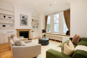 The Hampstead Getaway - Charming 5BDR Home with Conservatory